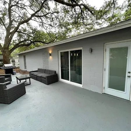 Breathtaking & Renovated Tampa Heated Pool House Vila